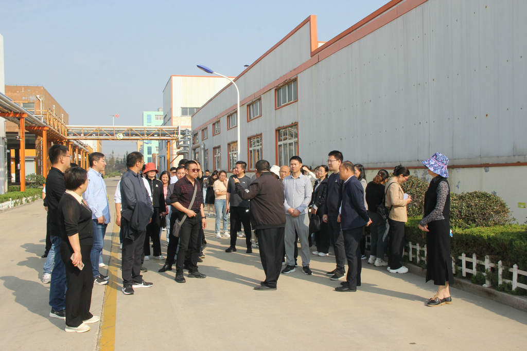 2023年兵團(tuán)高層次人才國(guó)情研修班來(lái)潔晶參觀交流